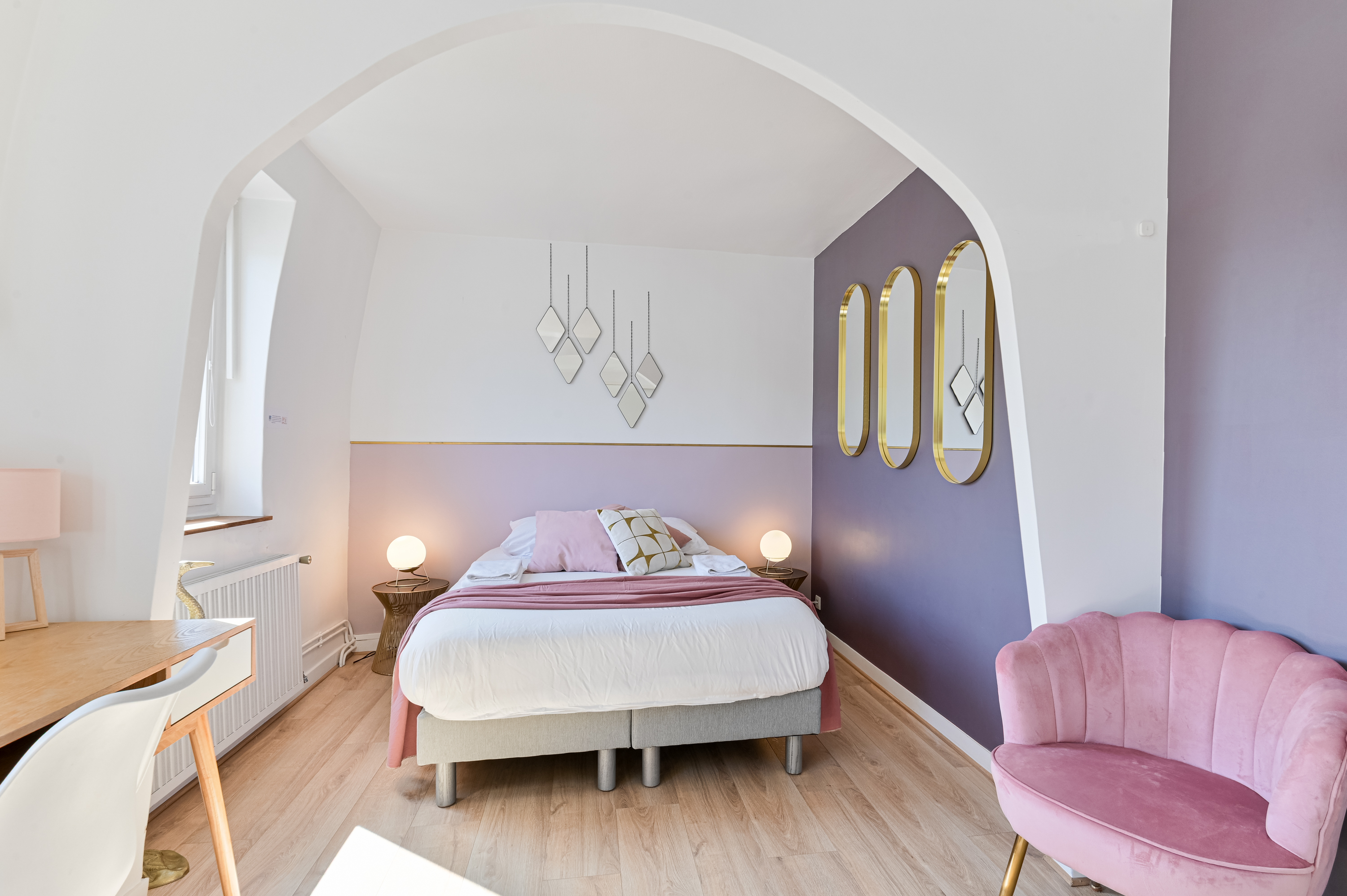 Miroirs en losange suspendus